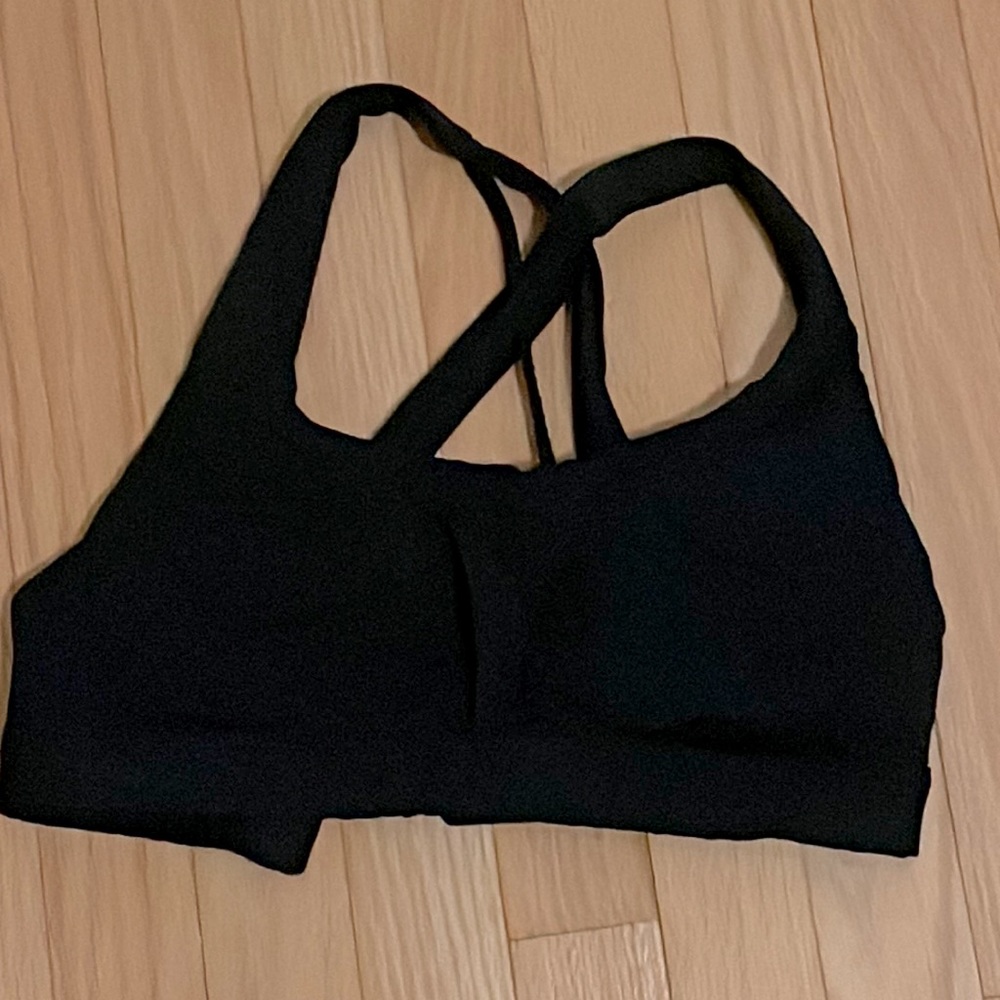 Lululemon sports bra size 6